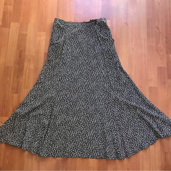 LIZ CLAIBORNE | Vintage 80’s Black MIDI Skirt w/ Cream Floral Spots - Picture 1 of 14
